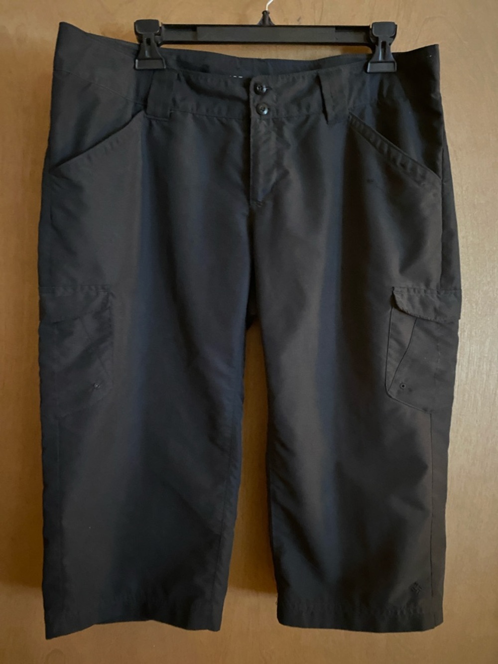 Columbia Black Omni-Shade crop capri pants for hiking or casual wear